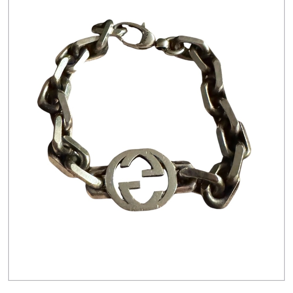 Gucci: Classic Silver Chain link ‘G’ Bracelet
